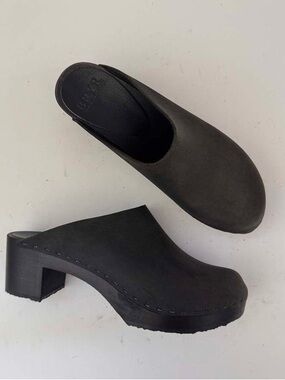 Bryr Gabe Black Slip-On Clogs